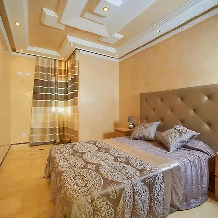 A Luxury Townhouse! Адехе