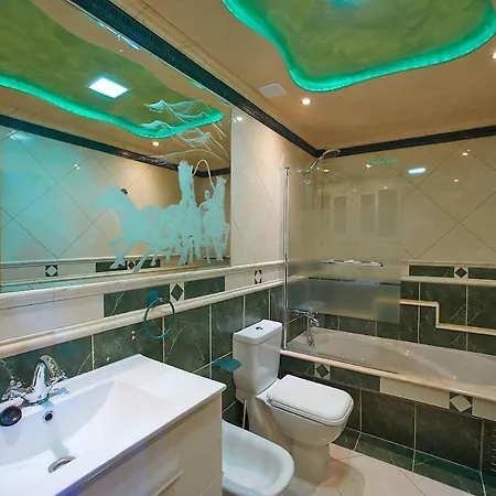 A Luxury Townhouse! Дом отдыха Адехе