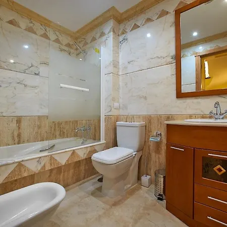 A Luxury Townhouse! Дом отдыха