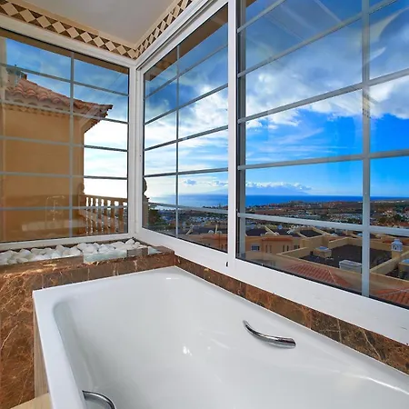 Dom wakacyjny A Luxury Townhouse! *