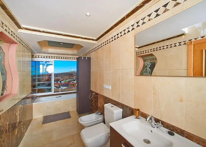 A Luxury Townhouse! Дом отдыха *