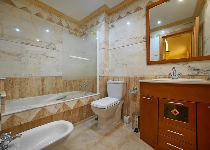 A Luxury Townhouse! Дом отдыха