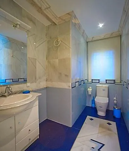 A Luxury Townhouse! Дом отдыха