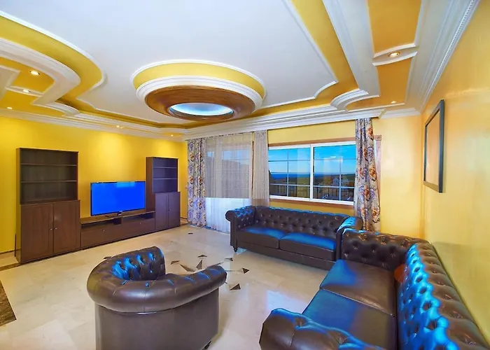 A Luxury Townhouse! Дом отдыха *