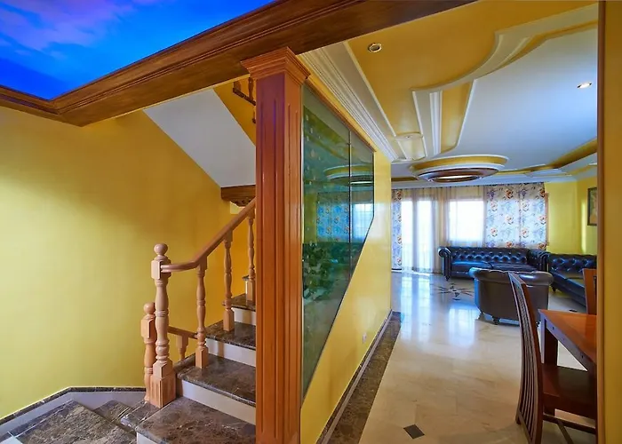 A Luxury Townhouse! Дом отдыха